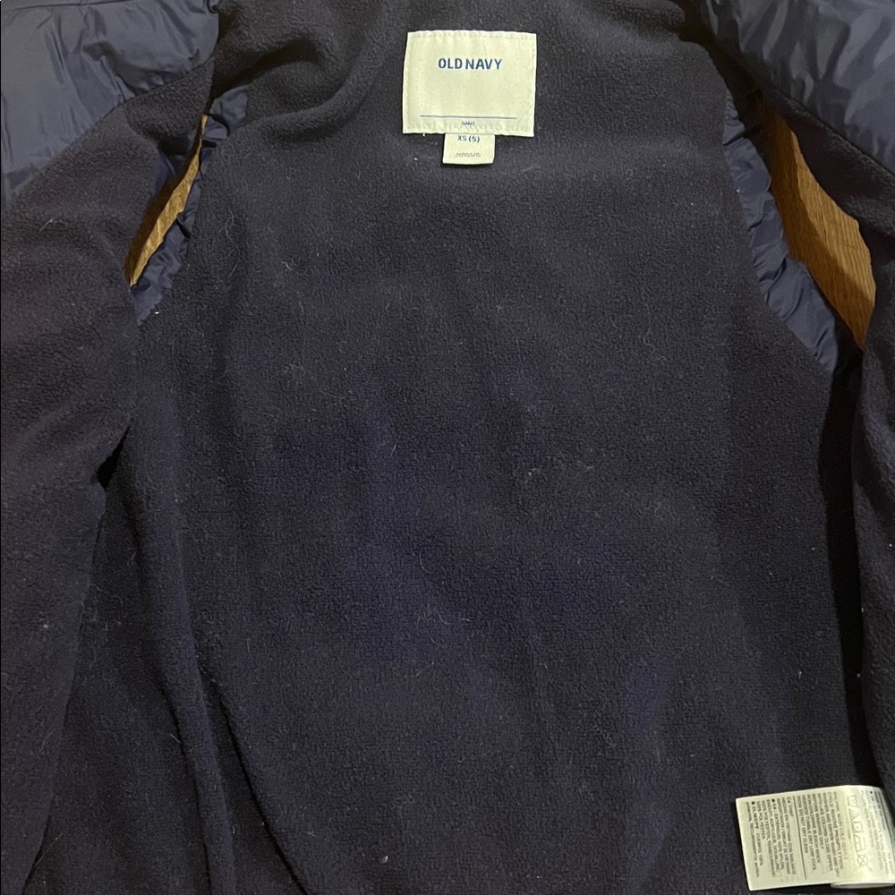 Old Navy Boys Water Resistant Puffer Vest, XS (5) - Picture 4 of 6